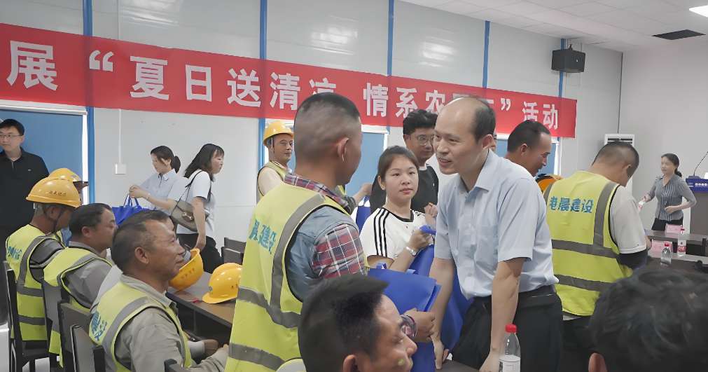 工資監管系統護航農民工!岳陽市啟動保障工資支付的“安薪”新計劃 工資監管系統護航農民工!岳陽市啟動保障工資支付的“安薪”新計劃